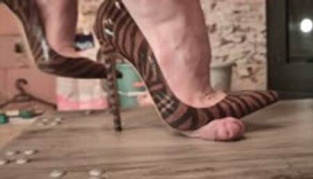 Fullweight stiletto cock crush -Rosanna- (Close up)