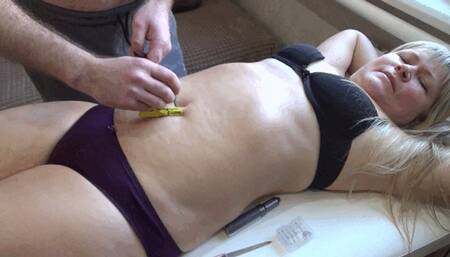 General cleaning of Victoria's navel with different objects 2BP