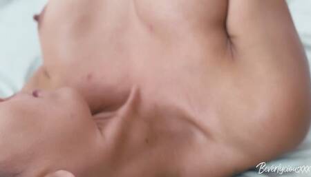 Cinematographic Fingering & Orgasm on the bed