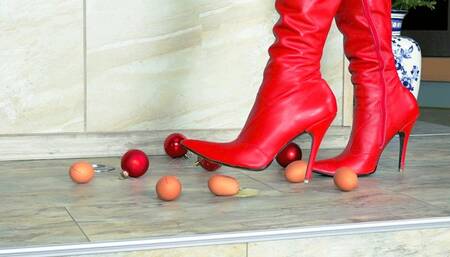 25naj Angelina crushes raw eggs (mp4-HD)