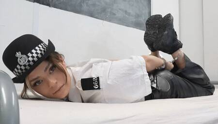 Policewoman River in The Escaped prisoner mp4