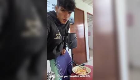 Andreszp Finds Another Use for Strawberries and Thick Cream