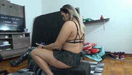 SEXY HOT PAWG PLAY VIDEO GAME WHILE FILLING THE SLAVE'S FACE WITH STRONG FARTS NOW WITH PART 2 BY BIA MELLO AND DANIEL SANTIAGO CAM BY ALINE FULL HD