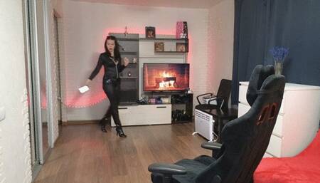 Giantess crushes tiny men