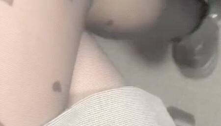 Secrétaire avec des bottes et collants sexy