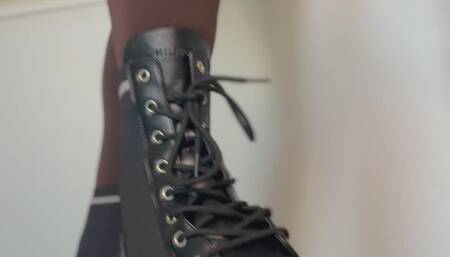 Giantess food crushing