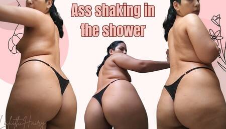 Ass shaking in the shower