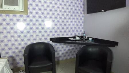 Two sexy cheerleaders competing for the longest fart Part 1 By Scarlet White and Jenifer Carter Cam Por Dani full hd