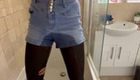 Mistress Nas's Stockings and Jeans Wetting!