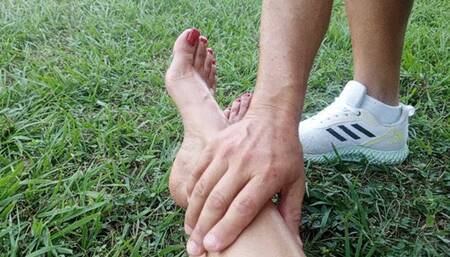 Massages on the beautiful feet of the goddess Roxan (3)