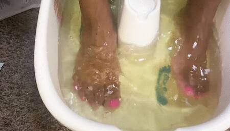 barefoot - Goddess MXDominion gives herself Pedicure in her Foot Bath, femdom, goddess worship, wrinkled soles  1080