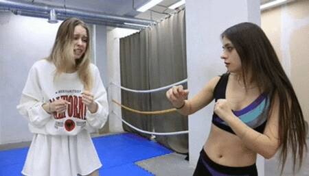 The school girls' fight Naomi vs Mabel