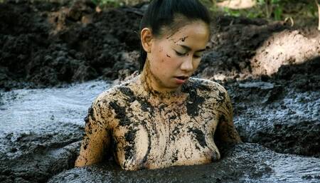 Nicole Says "I Like to Sink!"