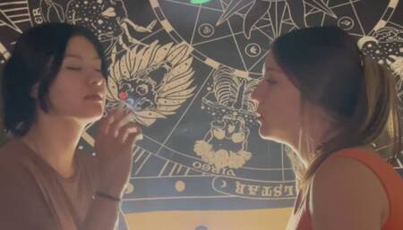 SMOKING YULIANA AND HILARY - SMOKE KISSING