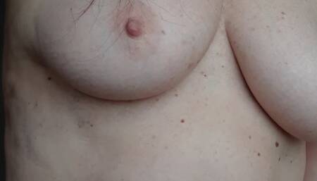 Naked and Pee on the opened Window