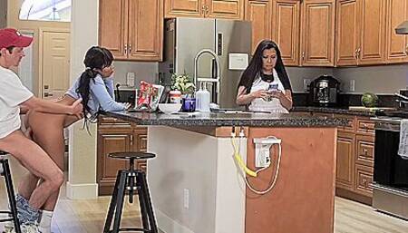 Jada Kai, Jackie Knight And Krystal Davis In Fucking In Front Of Her Stepmom