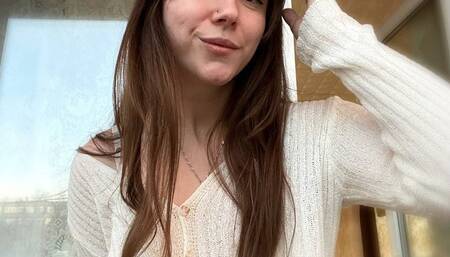 Niki's sensual striptease and penetration