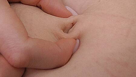 Squeezing my navel! MP4