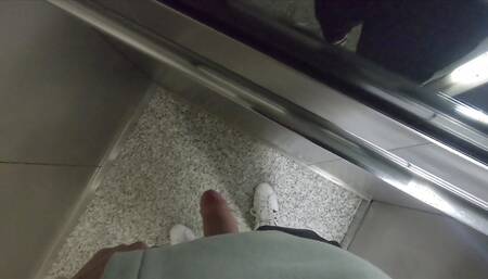 Twink Amateur Guy Show off Cock Walking by the Street on City Center