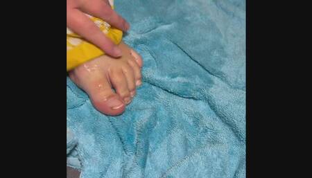 Take a shower with my feet