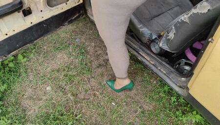 Pumping pedals and starting car with stiletto heels (2)