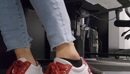 Asian sneaker shoeplay-removes socks and sweaty soles