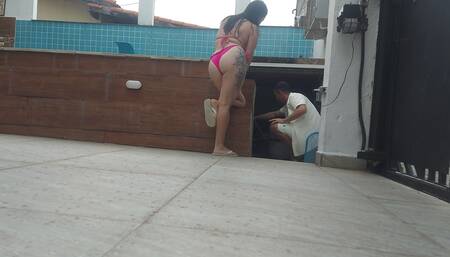 Morena Married Waited for Her Husband to Leave the House to Give Her Pussy to the Swimming Pool