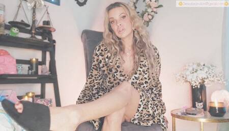 Lying, Cheating Hubby Regressed to Pamper Wearing BB