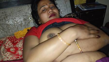 Pinky Bhabhi Put a Finger in Her Pussy and Drained the Water