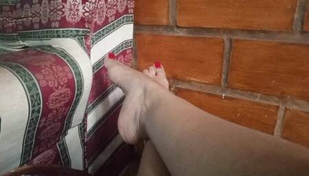 Delicious roxan feet and very wrinkled soles (3)