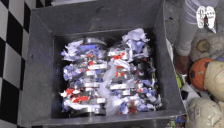 Crushed Soccerballs goes Shredder