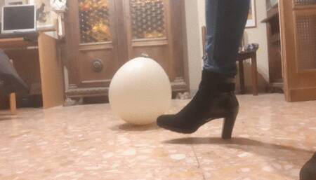 PLAYING WITH A BIG STURDY BALLOON UNTIL IT POPS