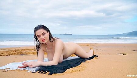 Lola Johnson - Castaway