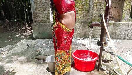 Bhabhi Took a Video While Taking a Bath