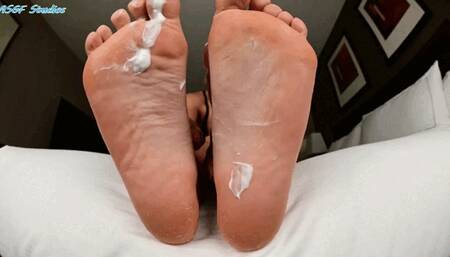 Edgy girl little plump foot tease! Lotion drops - MOV