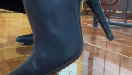 The sublime Goddess Dalilah dressed in leather