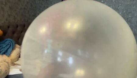 nacked girl pop big balloons with neck sit2pop