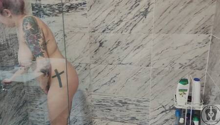 4K PISSING ON MYSELF BEFORE SHOWER IMPOSSIBLE POSITION PEE