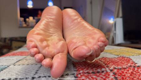 “Juice naked toes n oily wrinkled soles”