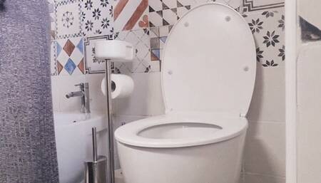 mmm I push and pee, you can look at me