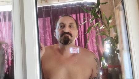 gonzo run his nose on the window