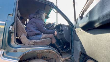 driving old van in leather boots m02