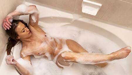 Cheyenne Jewel's Bubble Bath Masturbation Teaser - Mobile