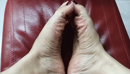 Stunning pronounced arches and wrinkled soles of the goddess Tami (4)