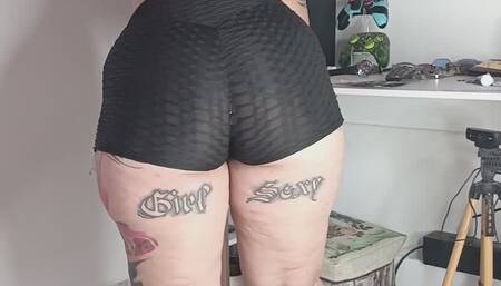 I keep farting a lot in short leggings perfect ass