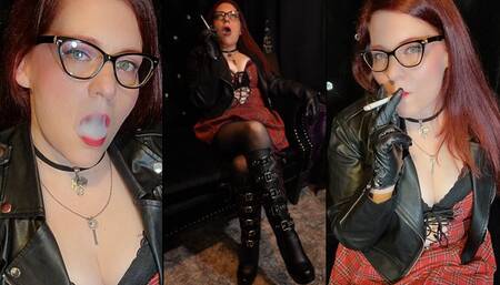 Silent, Sexy, Smoking, Scarlett