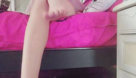 ehy sfigato, la matrigna ti eccita con i suoi piedi -loser, stepmom excites you with her feet