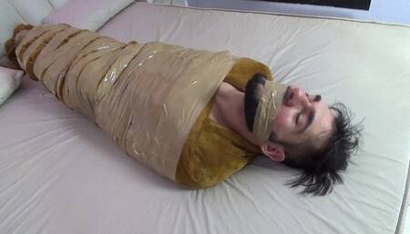 SEXY BRUNETTE SITTING ON SLAVE BY BABI VENTURA AND DANIEL SANTIAGO CAM BY ALINE FULL HD