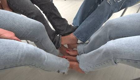 4 PAIRS OF BARE FEET (fm)