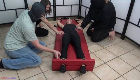 Lauralina - Gang-tickled (wmv)